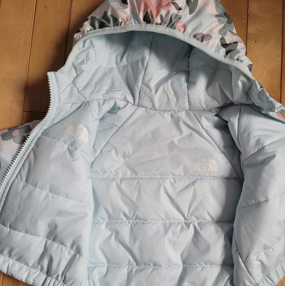 Reversible North Face Jacket - Picture 3 of 3